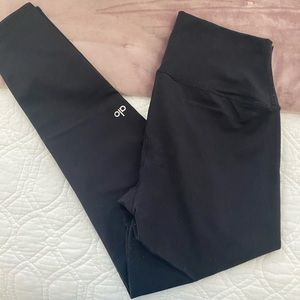 7/8 Alo Yoga Airbrush Leggings size Large